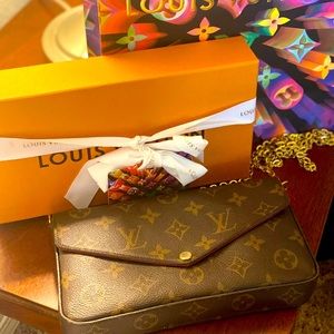 Louis Vuitton Flap Pochette Felicie Chain Fuchsia